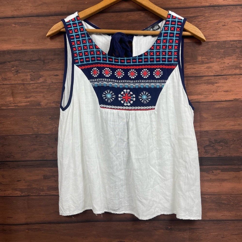 A. Calin Los‎ Angeles Tie Back Sleeveless Embroidered Top Open Back Size Medium